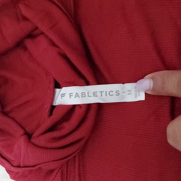 Fabletics Medium Turtle Neck Red - Picture 2 of 2